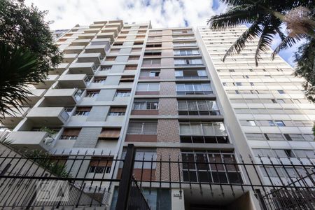 Apartamento à venda com 210m², 3 quartos e 1 vaga Apartamento à venda com 210m², 3 quartos e 1 vagaFachada