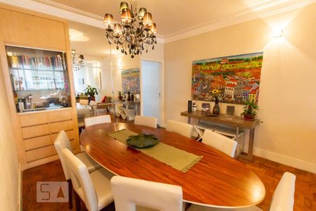 Apartamento à venda com 210m², 3 quartos e 1 vaga Apartamento à venda com 210m², 3 quartos e 1 vagaSala