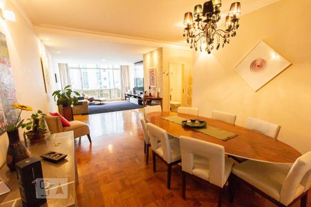 Apartamento à venda com 210m², 3 quartos e 1 vaga Apartamento à venda com 210m², 3 quartos e 1 vagaSala