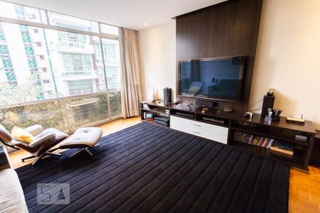 Apartamento à venda com 210m², 3 quartos e 1 vaga Apartamento à venda com 210m², 3 quartos e 1 vagaSala