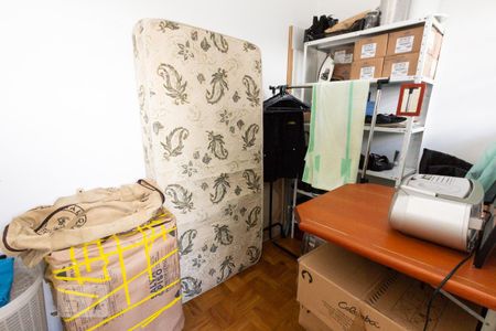 Apartamento à venda com 210m², 3 quartos e 1 vaga Apartamento à venda com 210m², 3 quartos e 1 vagaÁrea de Serviço Quarto