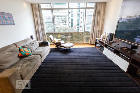 Apartamento à venda com 210m², 3 quartos e 1 vaga Apartamento à venda com 210m², 3 quartos e 1 vagaSala