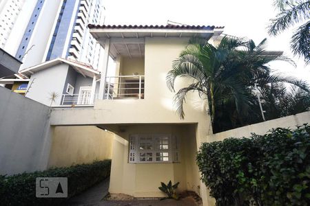 Casa para alugar com 180m², 3 quartos e 2 vagasFachada