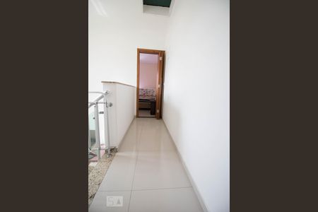 Corredor de casa para alugar com 3 quartos, 167m² em Vila Scarpelli, Santo André