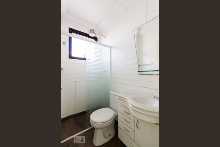 Banheiro de serviço de apartamento para alugar com 4 quartos, 394m² em Jardim Anália Franco, São Paulo