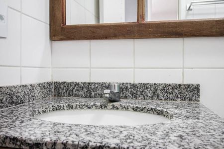 Banheiro de apartamento para alugar com 3 quartos, 64m² em Vila Butantã, São Paulo