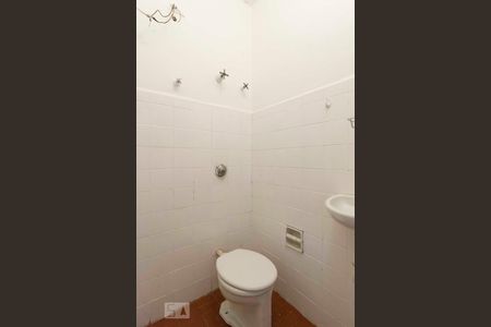 Banheiro de serviço de casa à venda com 3 quartos, 130m² em Vila Vitório Mazzei, São Paulo