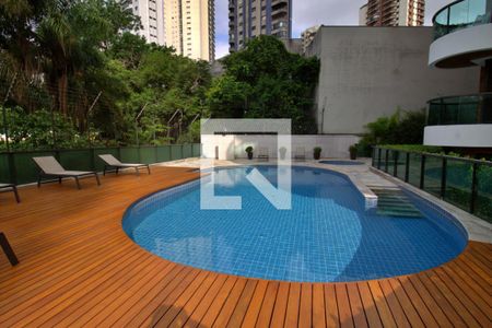 Apartamento à venda com 235m², 3 quartos e 4 vagasÁrea comum - Piscina