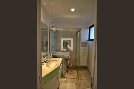 Apartamento à venda com 235m², 3 quartos e 4 vagasBanheiro da Suíte 1