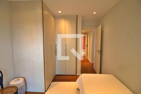 Apartamento à venda com 235m², 3 quartos e 4 vagasSuíte 2
