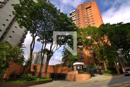 Apartamento à venda com 235m², 3 quartos e 4 vagasFachada e portaria