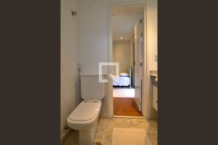 Apartamento à venda com 235m², 3 quartos e 4 vagasBanheiro da Suíte 2