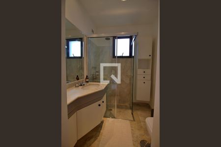 Apartamento à venda com 235m², 3 quartos e 4 vagasBanheiro da Suíte 2