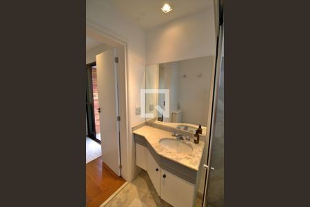 Apartamento à venda com 235m², 3 quartos e 4 vagasBanheiro da Suíte 2