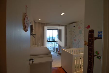 Apartamento à venda com 235m², 3 quartos e 4 vagasSuíte 1