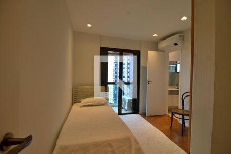 Apartamento à venda com 235m², 3 quartos e 4 vagasSuíte 2