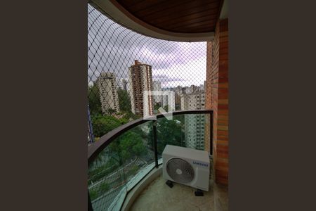 Apartamento à venda com 235m², 3 quartos e 4 vagasvaranda da Suíte 2