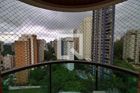 Apartamento à venda com 235m², 3 quartos e 4 vagasvaranda da Suíte 2