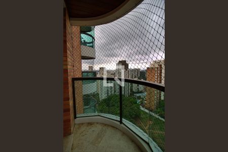 Apartamento à venda com 235m², 3 quartos e 4 vagasvaranda da Suíte 2