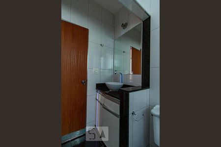 Banheiro Social de apartamento para alugar com 3 quartos, 74m² em Heliópolis, Belo Horizonte