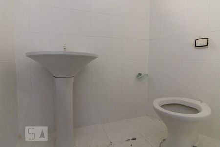 Banheiro  de apartamento para alugar com 1 quarto, 25m² em Vila Alice, Santo André