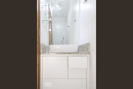 Casa de condomínio à venda com 62m², 2 quartos e 1 vagaBanheiro