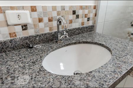 Banheiro de apartamento para alugar com 2 quartos, 54m² em Vila Rio Pequeno, São Paulo