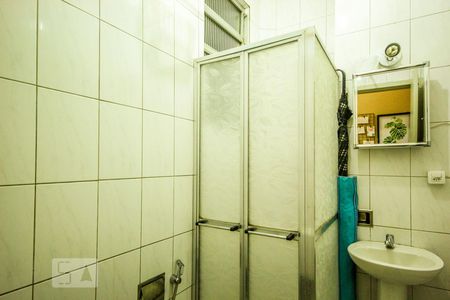 Banheiro de kitnet/studio para alugar com 1 quarto, 24m² em Copacabana, Rio de Janeiro