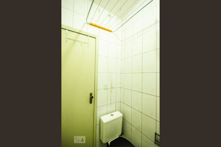 Banheiro de kitnet/studio para alugar com 1 quarto, 24m² em Copacabana, Rio de Janeiro