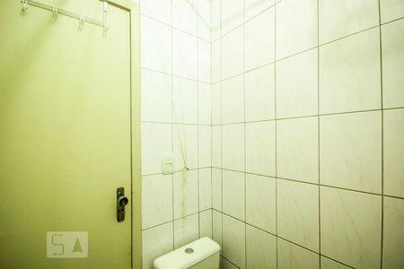 Banheiro de kitnet/studio para alugar com 1 quarto, 24m² em Copacabana, Rio de Janeiro