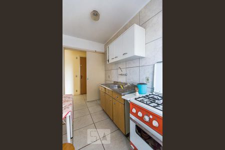 Cozinha de apartamento para alugar com 1 quarto, 45m² em Glória, Porto Alegre