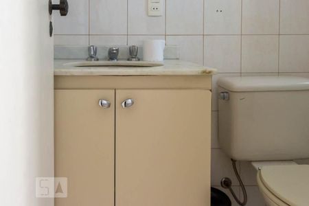 Apartamento à venda com 70m², 3 quartos e 2 vagas Apartamento à venda com 70m², 3 quartos e 2 vagasBanheiro da Suíte