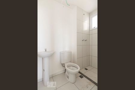 Banheiro de apartamento para alugar com 2 quartos, 45m² em Vila Antonieta, São Paulo