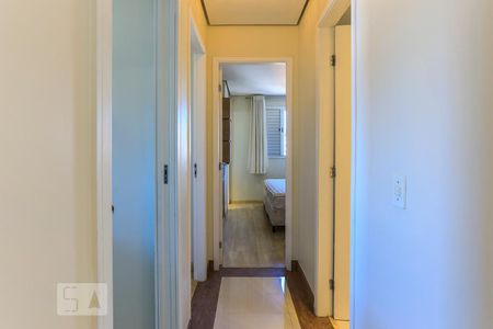 Corredor de apartamento para alugar com 3 quartos, 70m² em Vila Nair, São Paulo