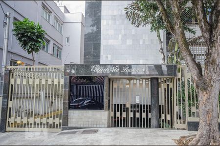 Apartamento à venda com 195m², 3 quartos e 2 vagas Apartamento à venda com 195m², 3 quartos e 2 vagasFACHADA