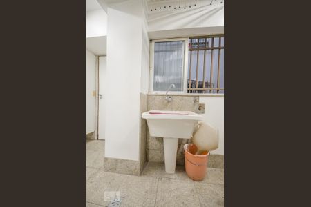 Apartamento à venda com 195m², 3 quartos e 2 vagas Apartamento à venda com 195m², 3 quartos e 2 vagasÁREA DE SERVIÇO