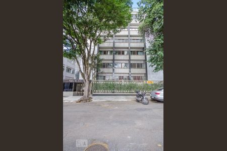 Apartamento à venda com 195m², 3 quartos e 2 vagas Apartamento à venda com 195m², 3 quartos e 2 vagasFACHADA