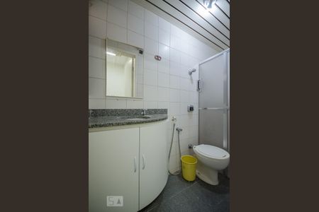 Apartamento à venda com 195m², 3 quartos e 2 vagas Apartamento à venda com 195m², 3 quartos e 2 vagasBANHEIRO DE SERVIÇO
