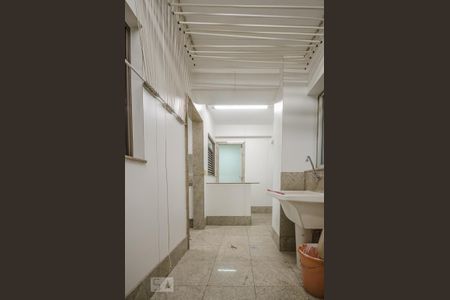 Apartamento à venda com 195m², 3 quartos e 2 vagas Apartamento à venda com 195m², 3 quartos e 2 vagasÁREA DE SERVIÇO