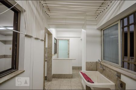 Apartamento à venda com 195m², 3 quartos e 2 vagas Apartamento à venda com 195m², 3 quartos e 2 vagasÁREA DE SERVIÇO