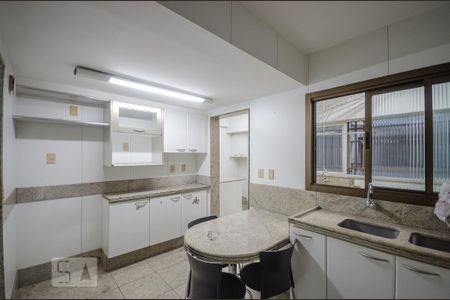 Apartamento à venda com 195m², 3 quartos e 2 vagas Apartamento à venda com 195m², 3 quartos e 2 vagasCOZINHA