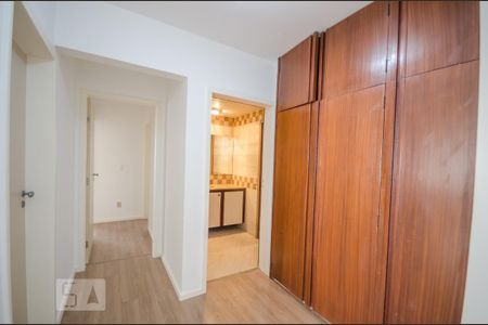 Apartamento à venda com 195m², 3 quartos e 2 vagas Apartamento à venda com 195m², 3 quartos e 2 vagasCORREDOR