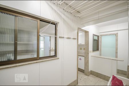 Apartamento à venda com 195m², 3 quartos e 2 vagas Apartamento à venda com 195m², 3 quartos e 2 vagasÁREA DE SERVIÇO