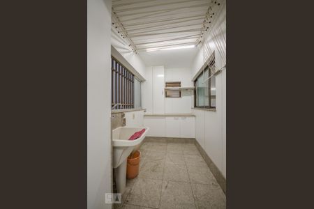 Apartamento à venda com 195m², 3 quartos e 2 vagas Apartamento à venda com 195m², 3 quartos e 2 vagasÁREA DE SERVIÇO