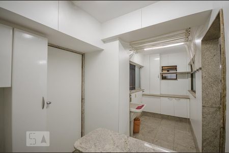 Apartamento à venda com 195m², 3 quartos e 2 vagas Apartamento à venda com 195m², 3 quartos e 2 vagasÁREA DE SERVIÇO