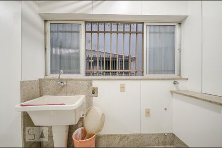 Apartamento à venda com 195m², 3 quartos e 2 vagas Apartamento à venda com 195m², 3 quartos e 2 vagasÁREA DE SERVIÇO