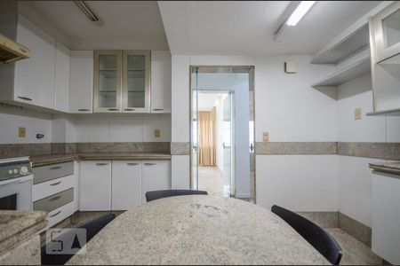 Apartamento à venda com 195m², 3 quartos e 2 vagas Apartamento à venda com 195m², 3 quartos e 2 vagasCOZINHA