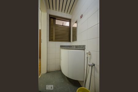 Apartamento à venda com 195m², 3 quartos e 2 vagas Apartamento à venda com 195m², 3 quartos e 2 vagasBANHEIRO DE SERVIÇO