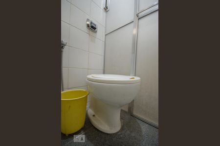 Apartamento à venda com 195m², 3 quartos e 2 vagas Apartamento à venda com 195m², 3 quartos e 2 vagasBANHEIRO DE SERVIÇO