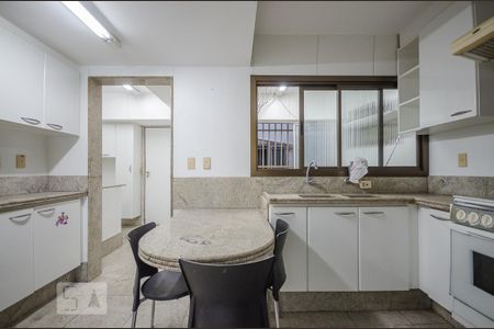 Apartamento à venda com 195m², 3 quartos e 2 vagas Apartamento à venda com 195m², 3 quartos e 2 vagasCOZINHA